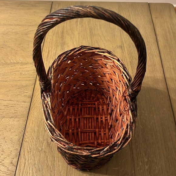 vintage oval woven basket with handle ~ dark finish - Picture 2 of 7